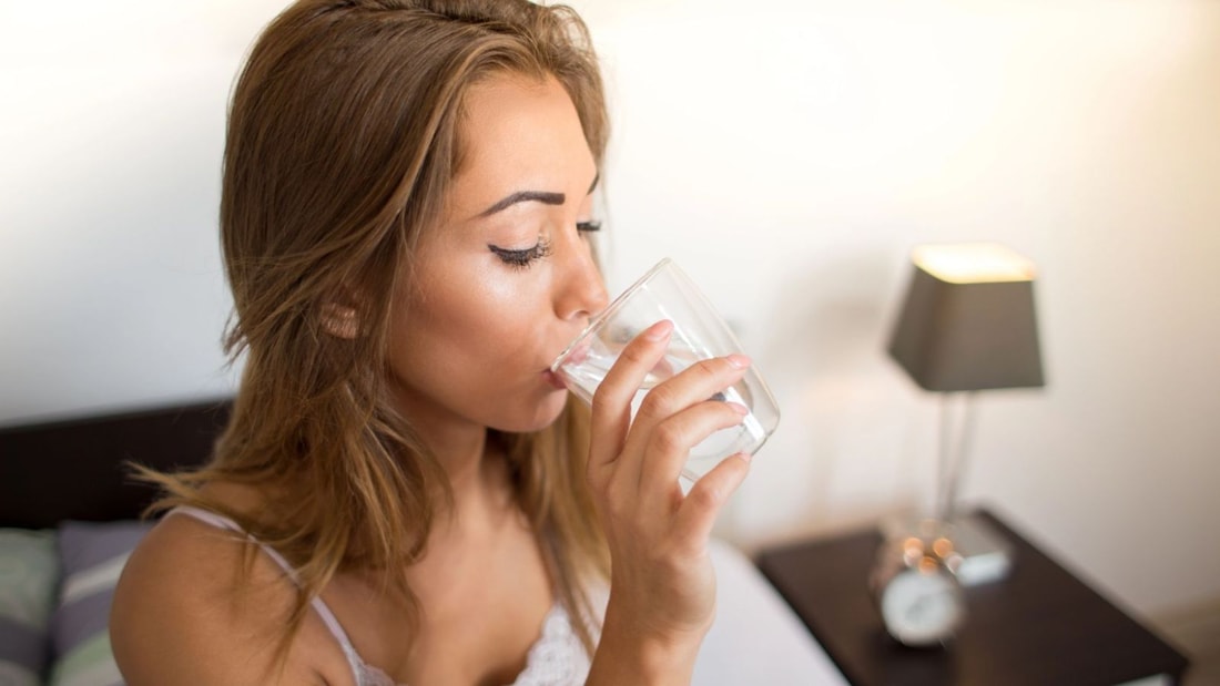 Comment 2 verres d'eau peuvent révolutionner votre perte de poids