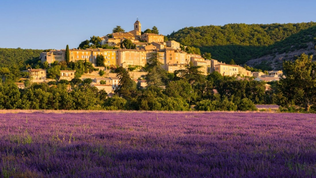 À 2 heures de Marseille, ce village de caractère vous dévoile 1000 ans d'histoire fromagère