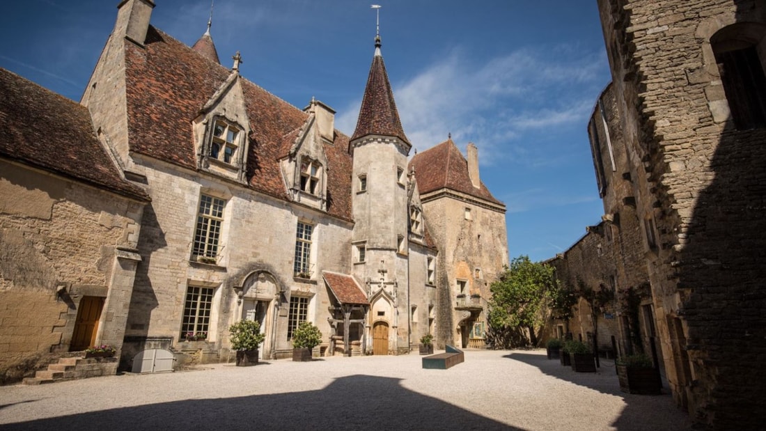 Le village bourguignon qui attire 100 000 visiteurs par an malgré ses 70 habitants