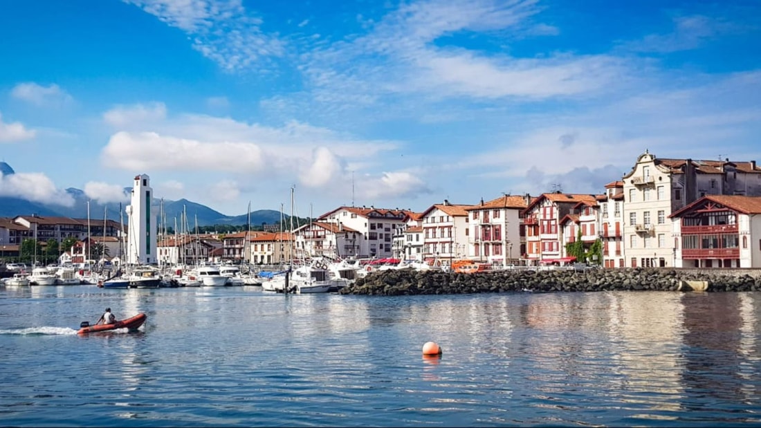 Ce port de pêche basque vieux de 500 ans cache l'un des derniers chantiers navals traditionnels de France