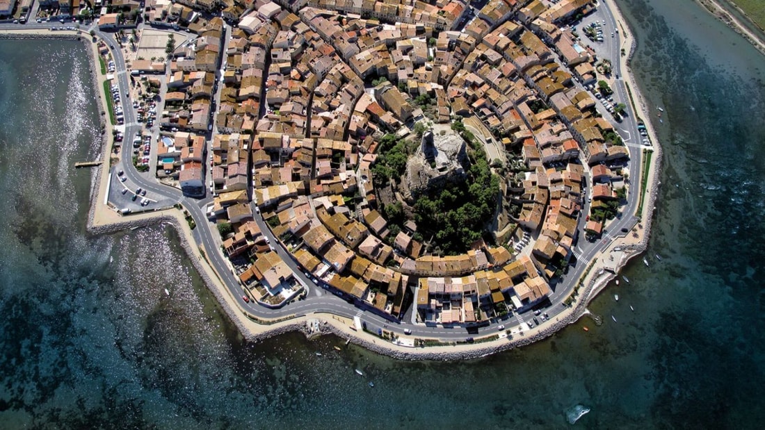 Ces 1300 chalets sur pilotis résistent depuis 90 ans aux assauts de la Méditerranée