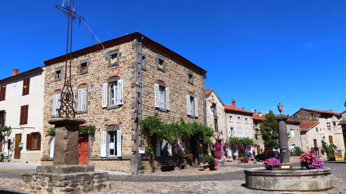 Cette abbaye fondée en 1057 est l'un des ensembles monastiques les mieux préservés d'Auvergne