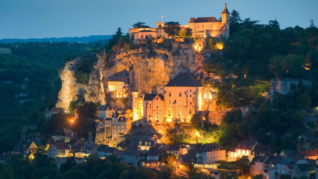 Les fondations de ce village s'enfoncent à 15 mètres dans la roche depuis plus de 800 ans