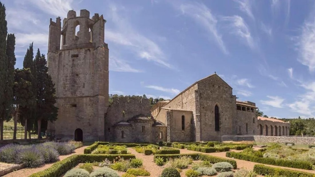 586 habitants et 106 monuments historiques : le village le plus préservé de France se trouve dans l'Aude