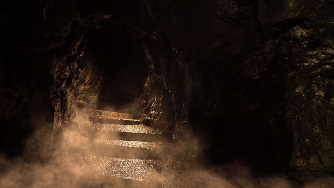 Où se cache un labyrinthe souterrain long de plus d'un kilomètre, creusé dans le calcaire ?