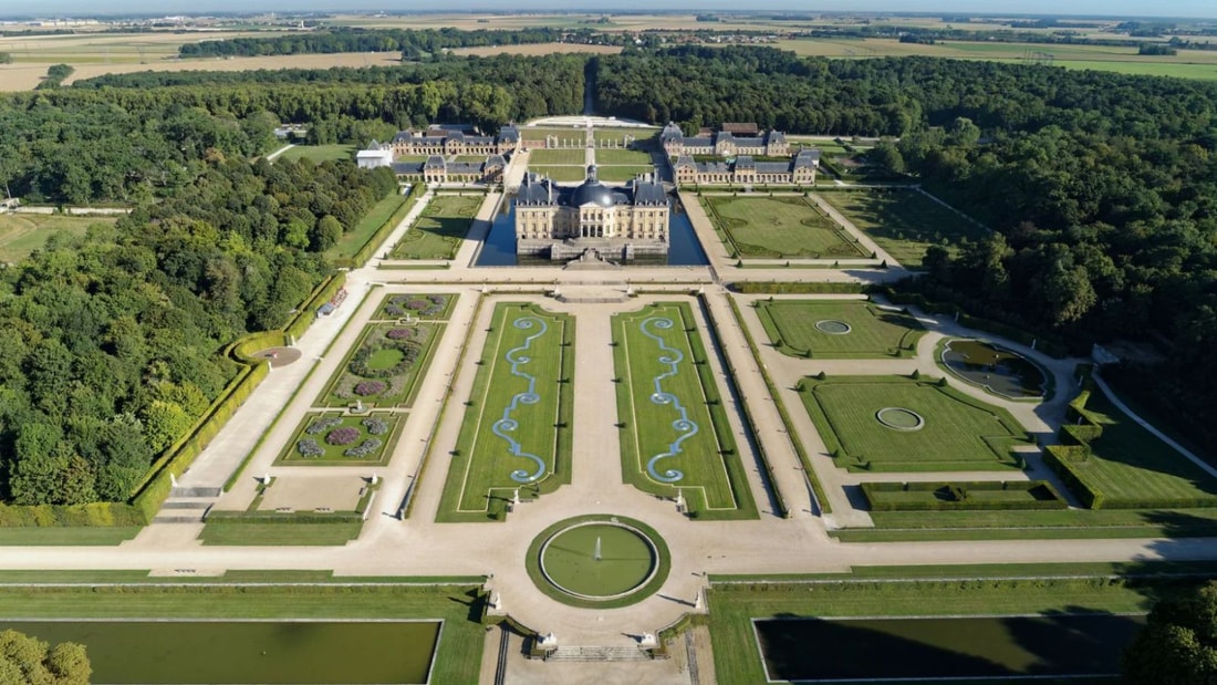 À 55 km de Paris, découvrez le château qui inspira Versailles et ses 33 hectares de jardins à la française