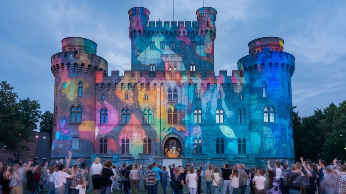 Ce château de 1500 m² devient écran de projection pour un spectacle son et lumière unique