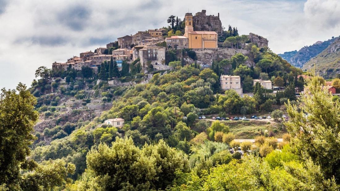 Èze : Le village qui a su résister au bling-bling de la Côte d'Azur