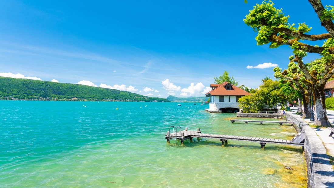 24°C en octobre et 90% d'oxygène : le secret du lac le plus pur d'Europe