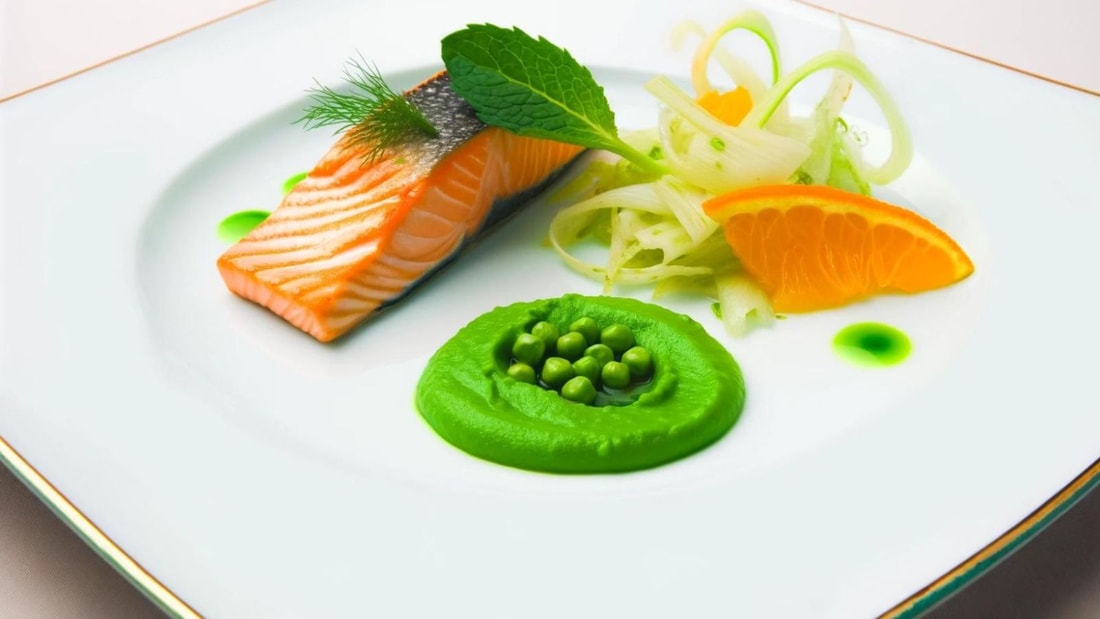 Pavés de saumon rôtis, purée de petits pois à la menthe, et salade de fenouil et orange