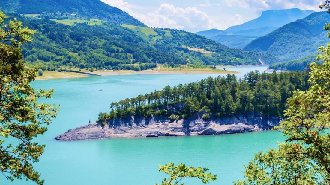 4 saisons, 5 sports : ce lac est un terrain de jeu aquatique toute l'année