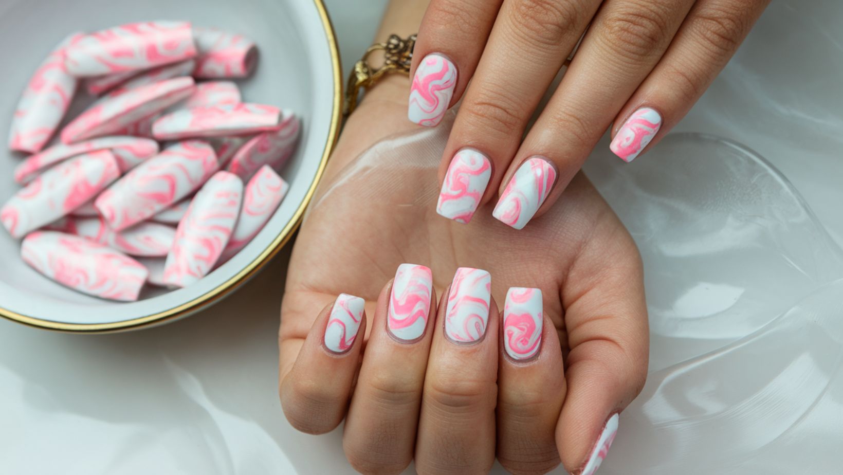 My manicurist shared these game-changing tips for picking the best nail colors