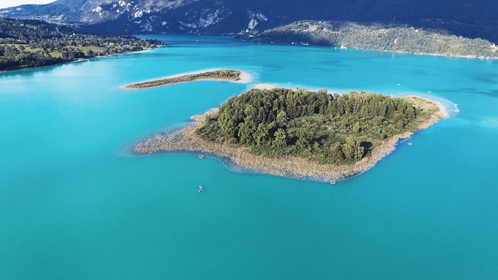 Un tour de 18 km à pied ou à vélo : quel lac offre ce parcours panoramique ?