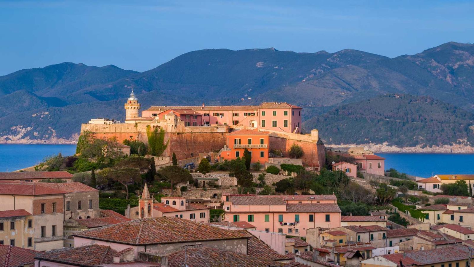 5 îles méditerranéennes avec 321 jours de soleil par an pour remplacer la Corse