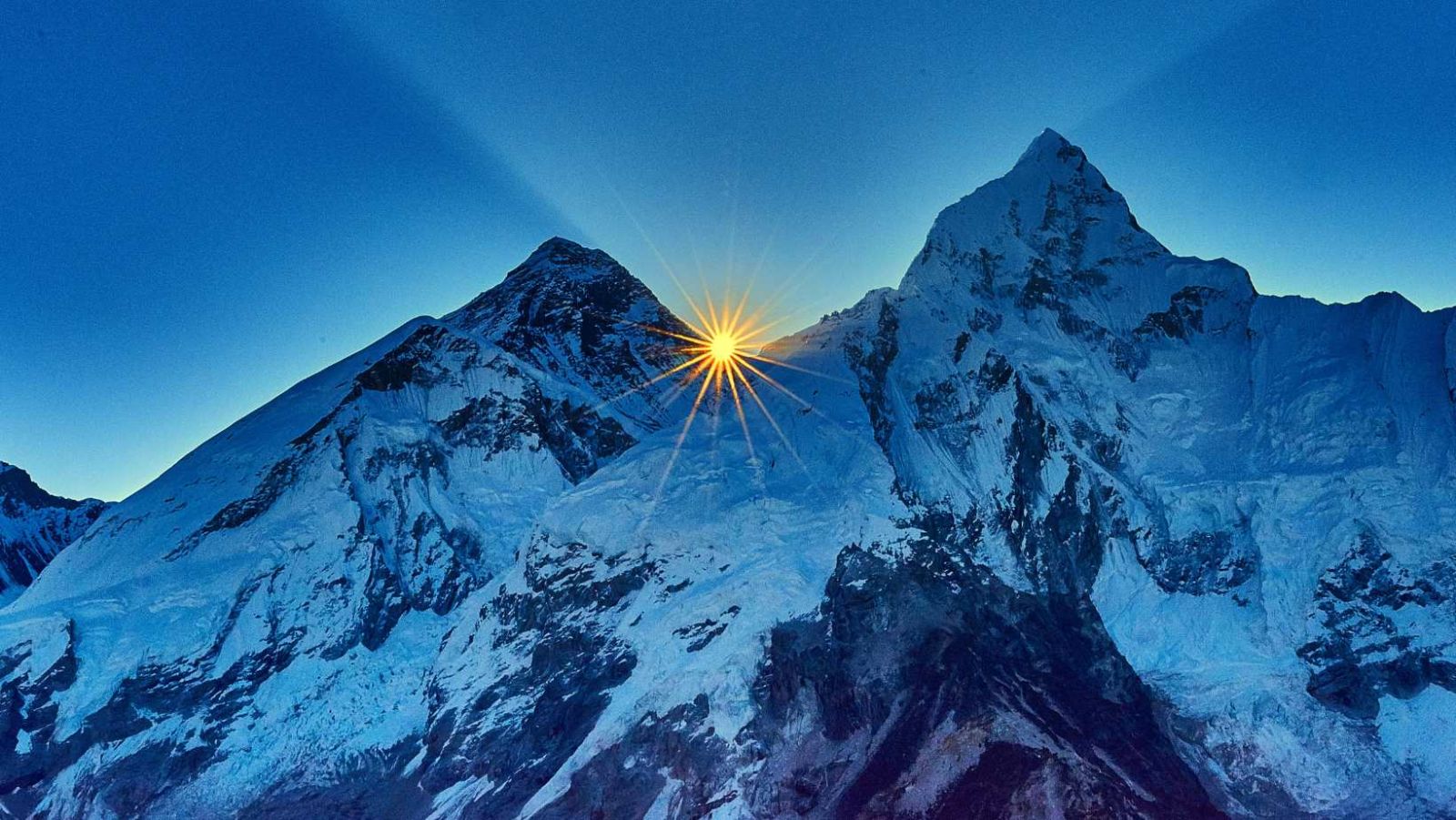 L'Everest grandit de 4 mm par an : 5 secrets du toit du monde