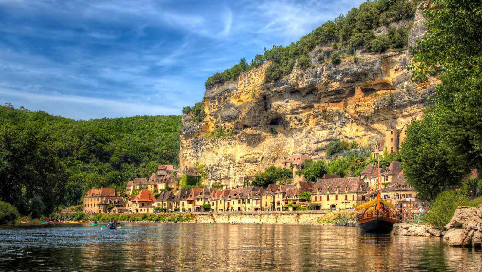 Cette vallée de la Dordogne cache 5 des Plus Beaux Villages de France