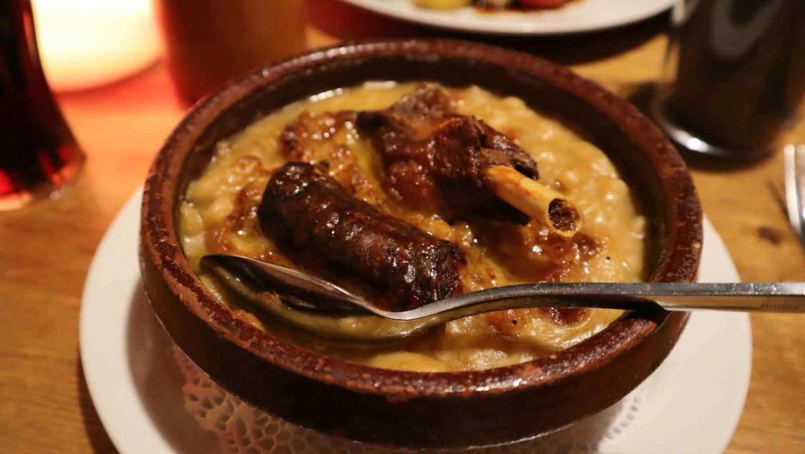 3 jours de fête et 6 heures de cuisson : le village qui vit au rythme du cassoulet