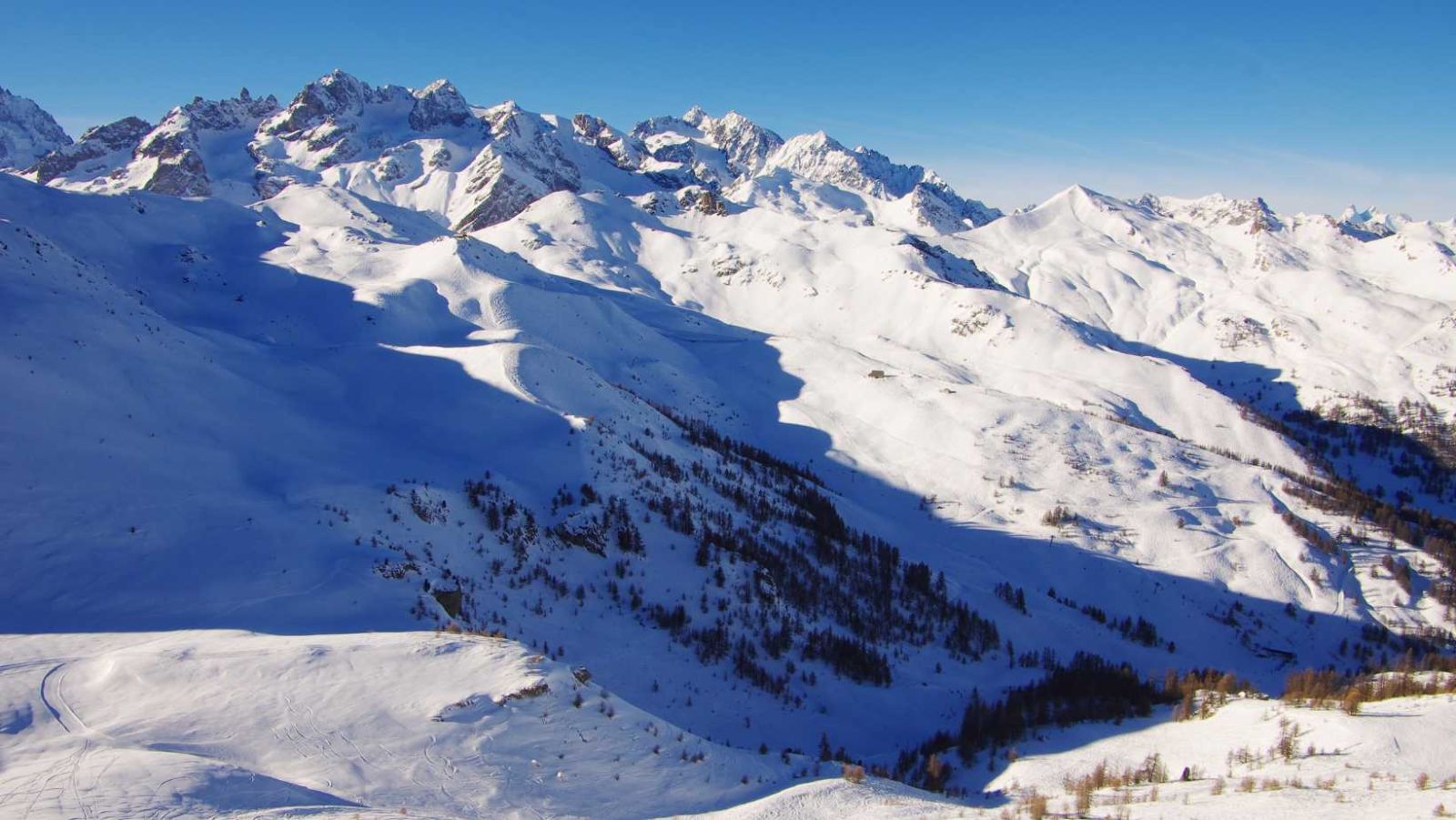 Des fortifications de Vauban aux 35 km de ski nordique : l'hiver dans les Hautes-Alpes