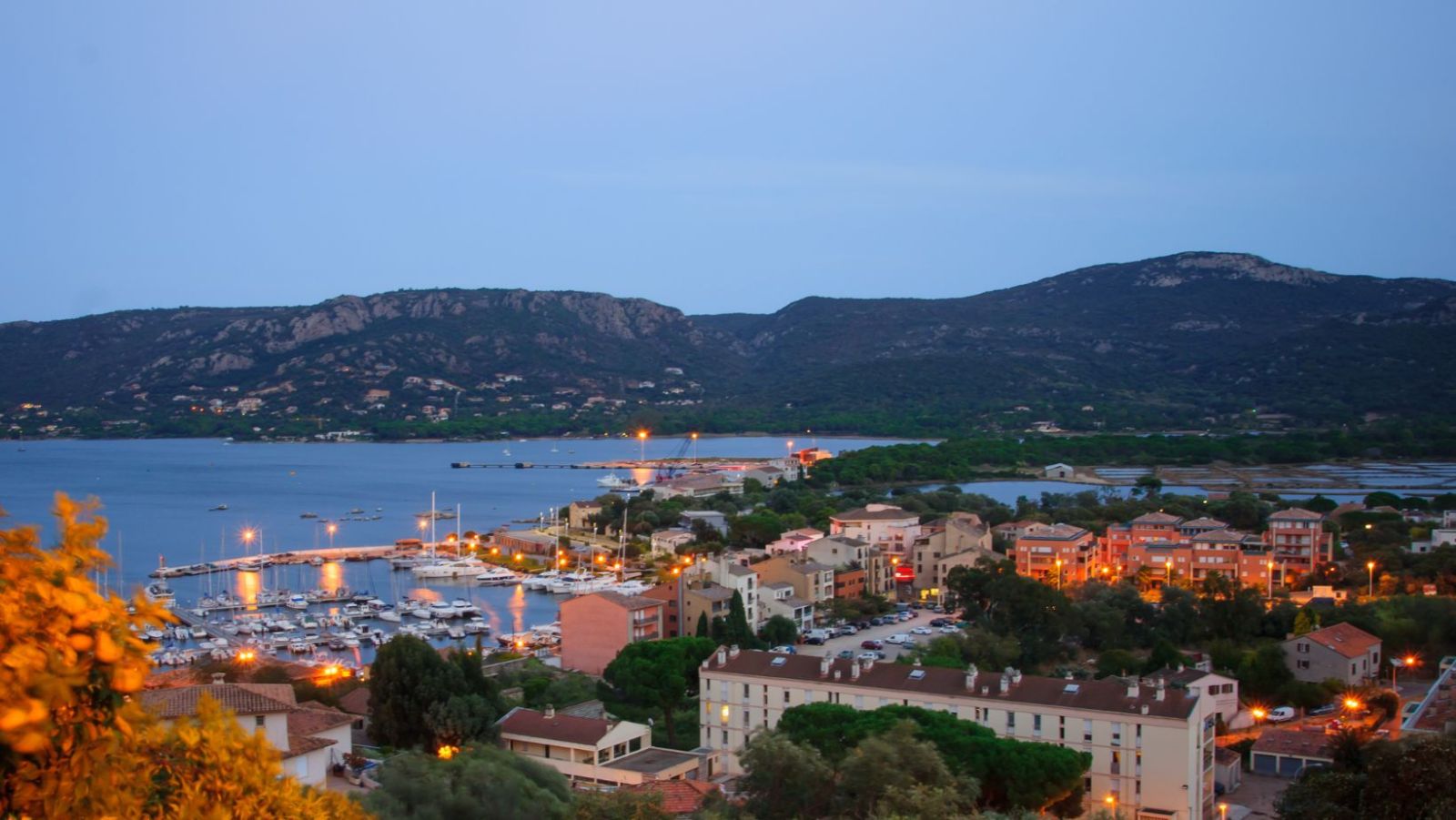 5 villages perchés de l'Alta Rocca à 800 m d'altitude entre mer et montagnes enneigées