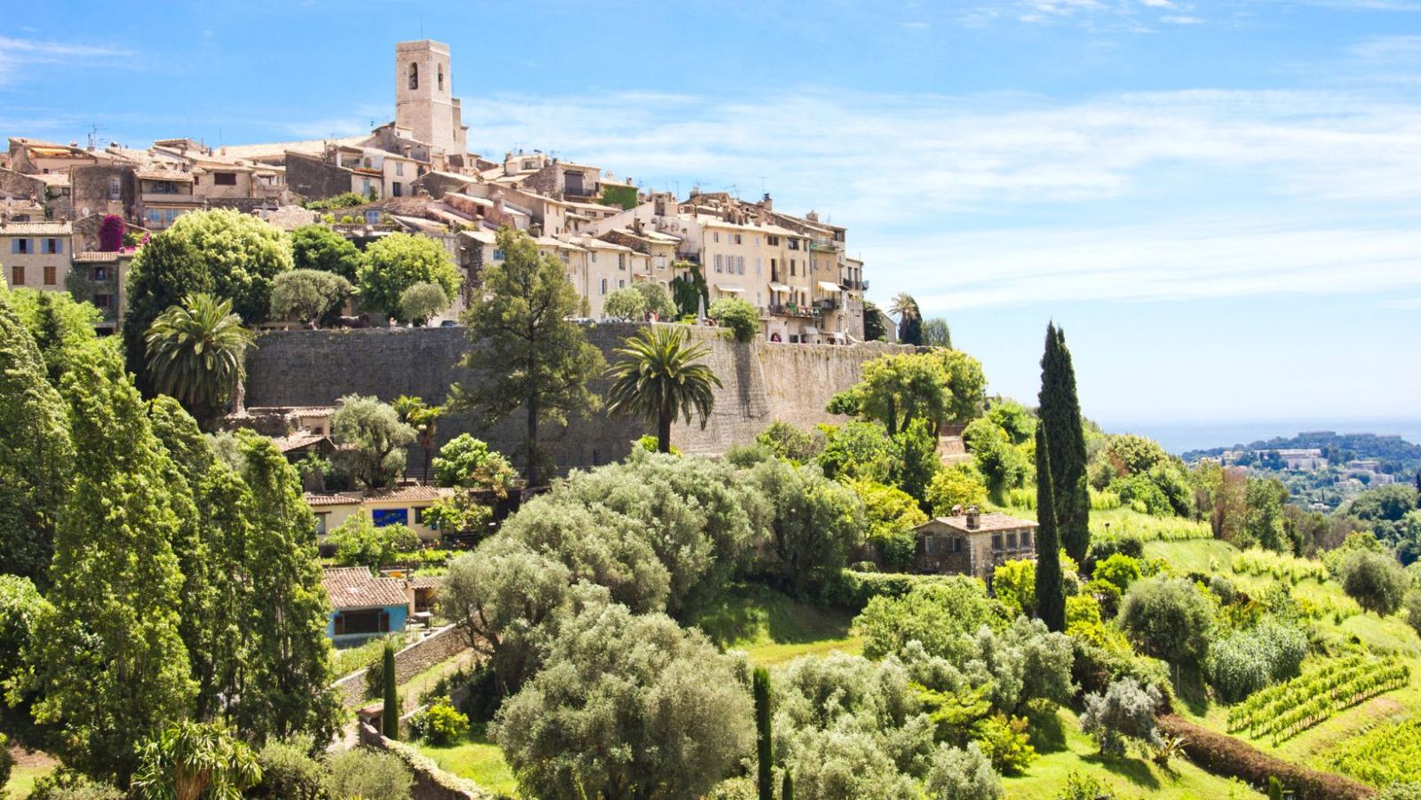 5 villages de la Côte d'Azur à 250m d'altitude avec 300 jours de soleil par an