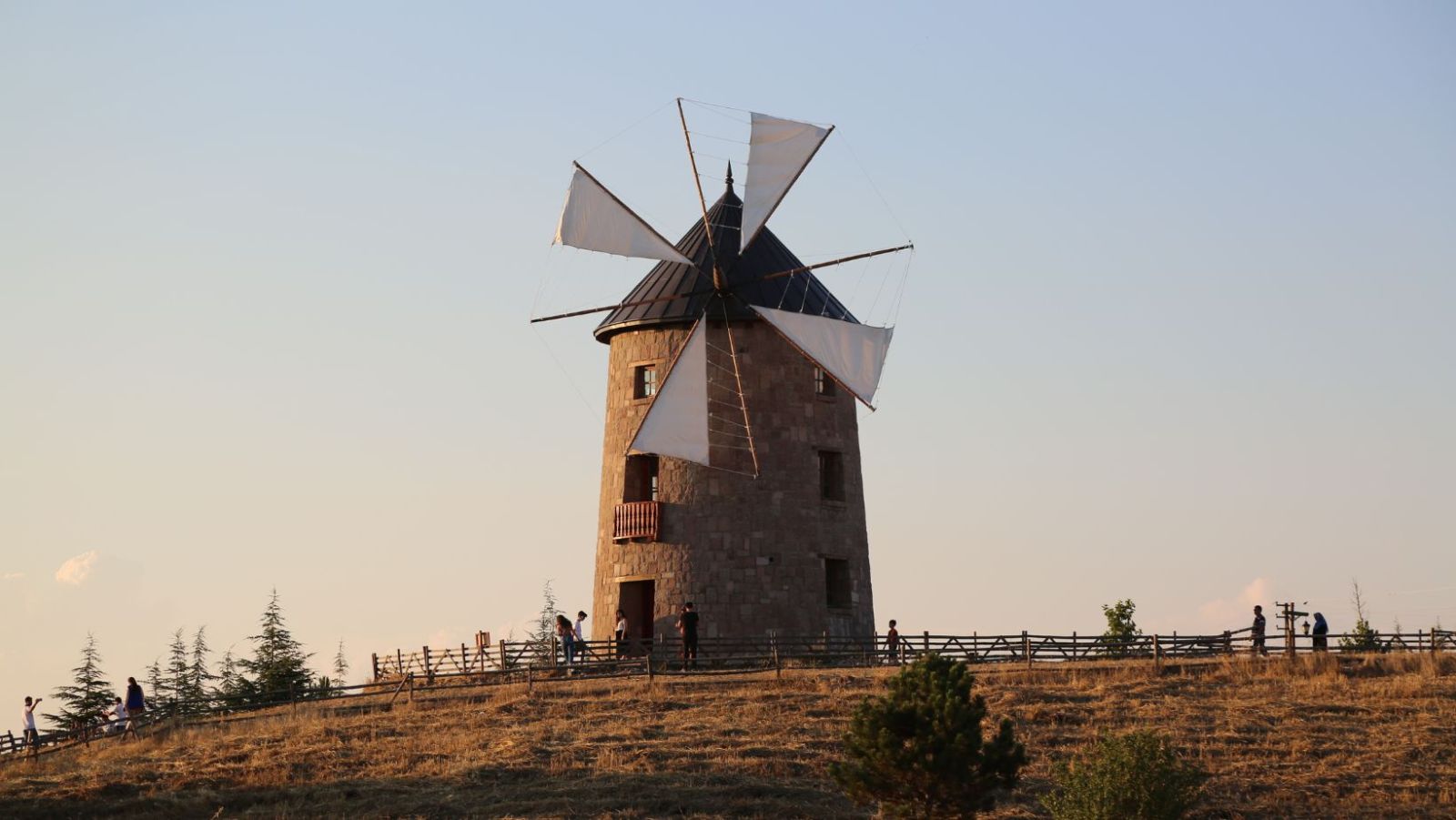 À 50 km de Toulouse, 19 générations de meuniers font tourner un moulin depuis 1450