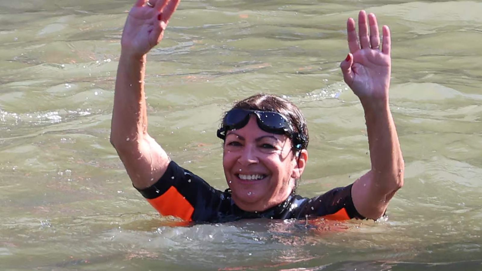 Anne Hidalgo : 24 années d'études pour se baigner dans les égouts de Paris