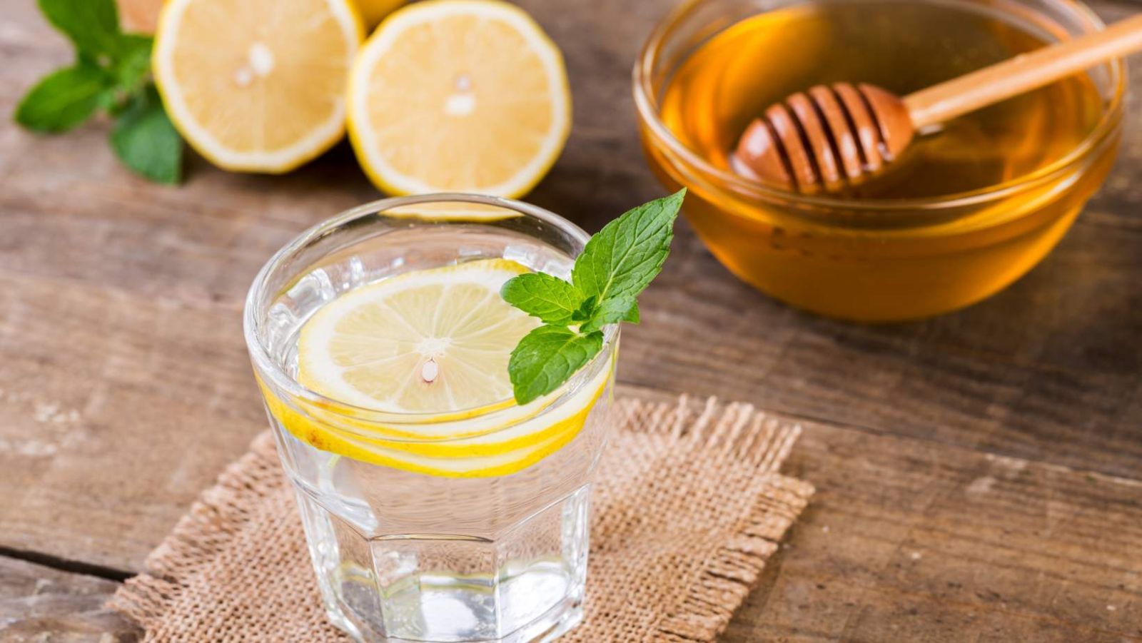 Perdez 3 kg en 7 jours avec le sirop miel-citron, un remède de grand-mère validé par la science