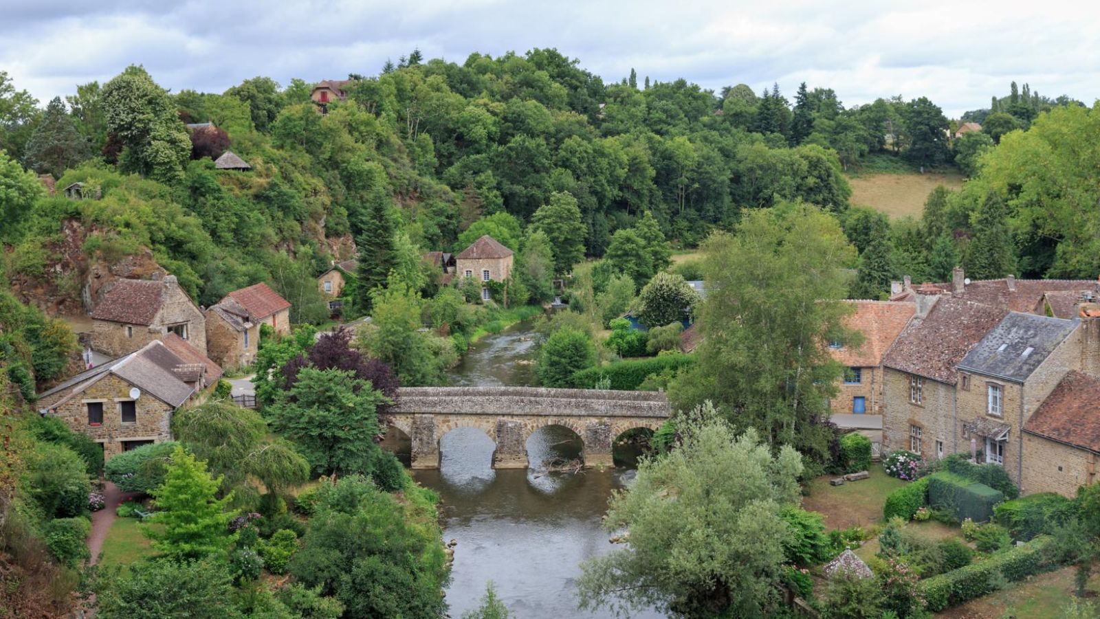Des Alpes Mancelles aux plus beaux villages de France, quel est ce département ?