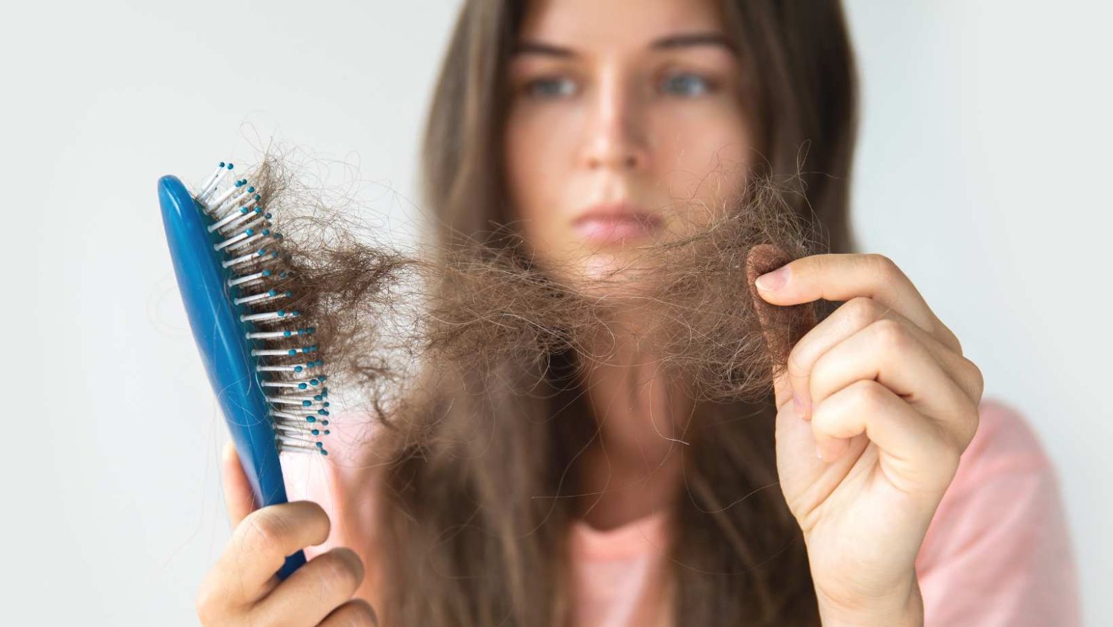 Calvitie, chute de cheveux : ce que votre cuir chevelu essaie de vous dire