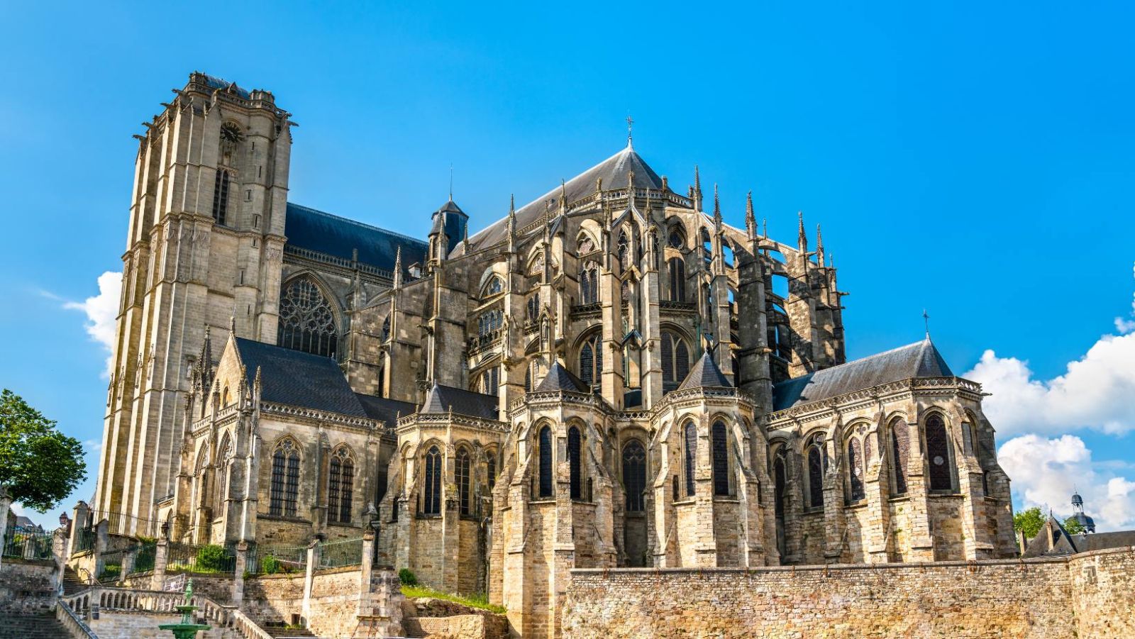 1000 ans d'histoire et de trésors en plein cœur d'une cité royale à 1h de Paris