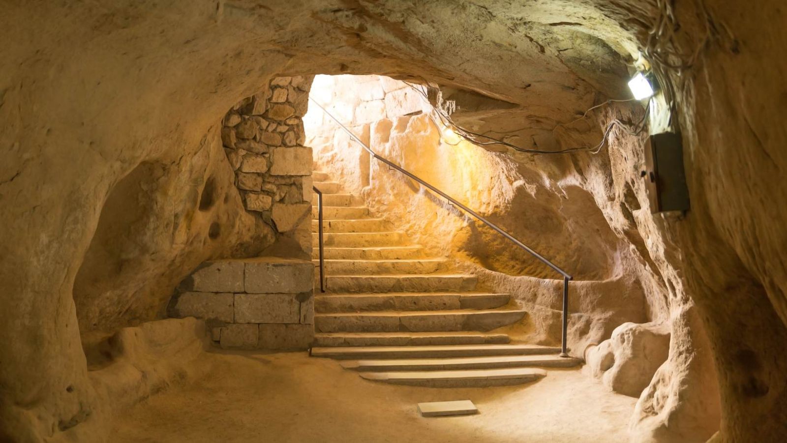 À 54 min de Paris, une cité médiévale aux souterrains mystérieux à visiter
