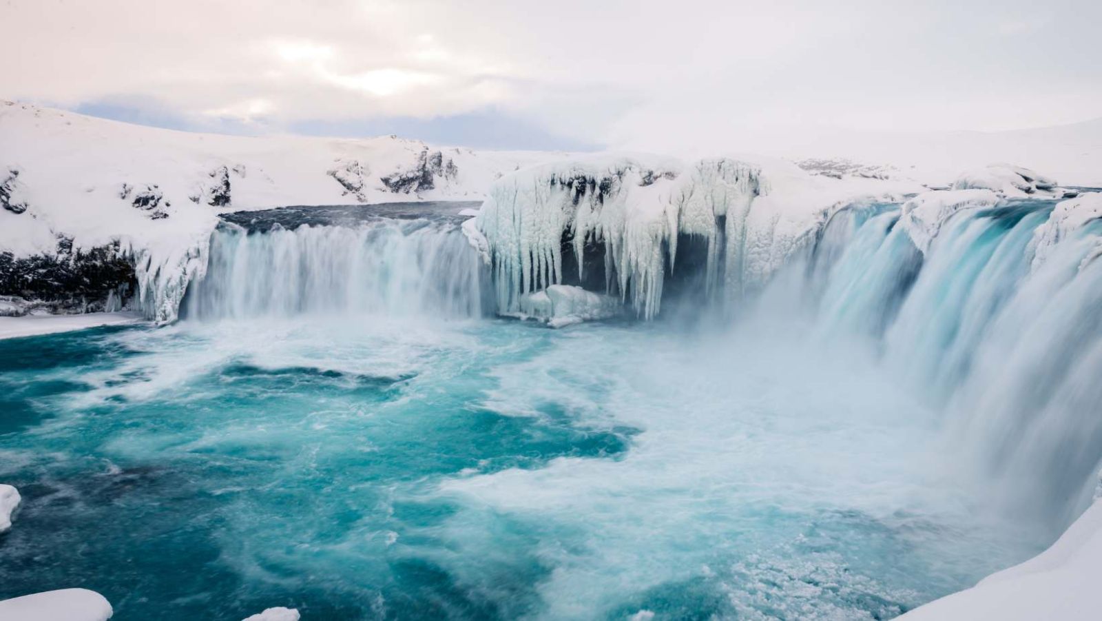 Ces 5 cascades françaises se transforment en palais de glace en hiver