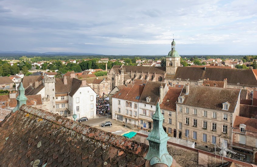 8 sources thermales et 1 basilique gothique dans ce joyau vosgien de 15 km²