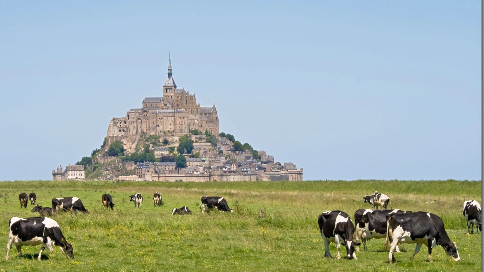 Cette forteresse millénaire de 92 mètres de haut résiste aux plus puissantes marées d'Europe