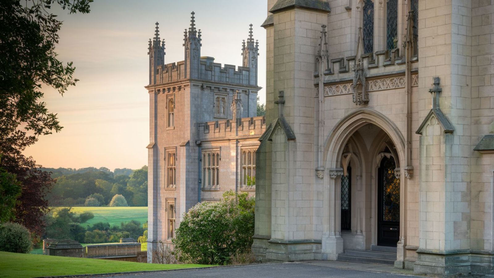 Des tours ancestrales aux salons cossus : explorez le Château de Beauregard sous toutes ses facettes