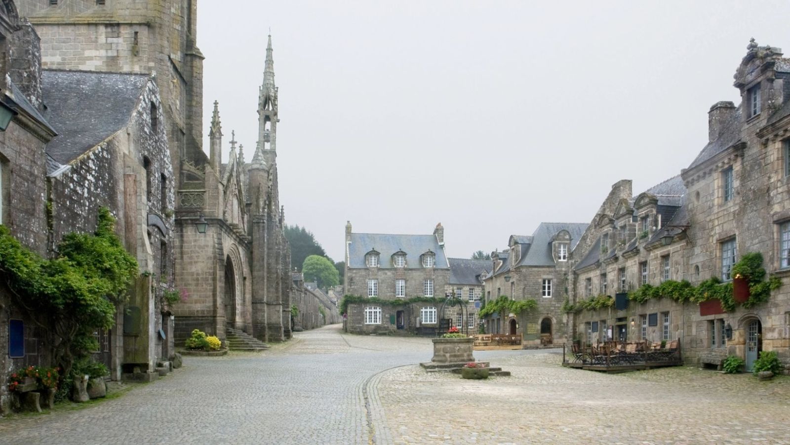 Locronan : Le village breton où le temps s'est arrêté