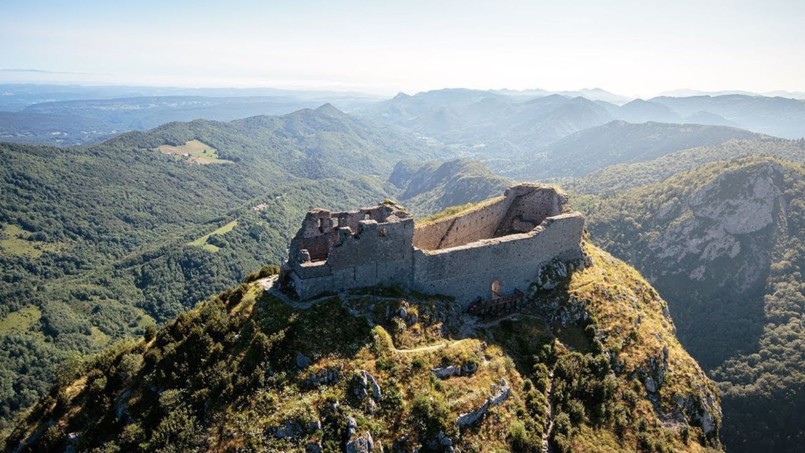 Ce château cathare à 1207m d'altitude a résisté 10 mois à un siège de 10 000 soldats