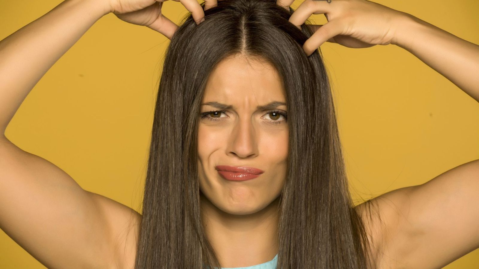 Fini les cheveux gras et ternes avec ces remèdes naturels de grand-mère